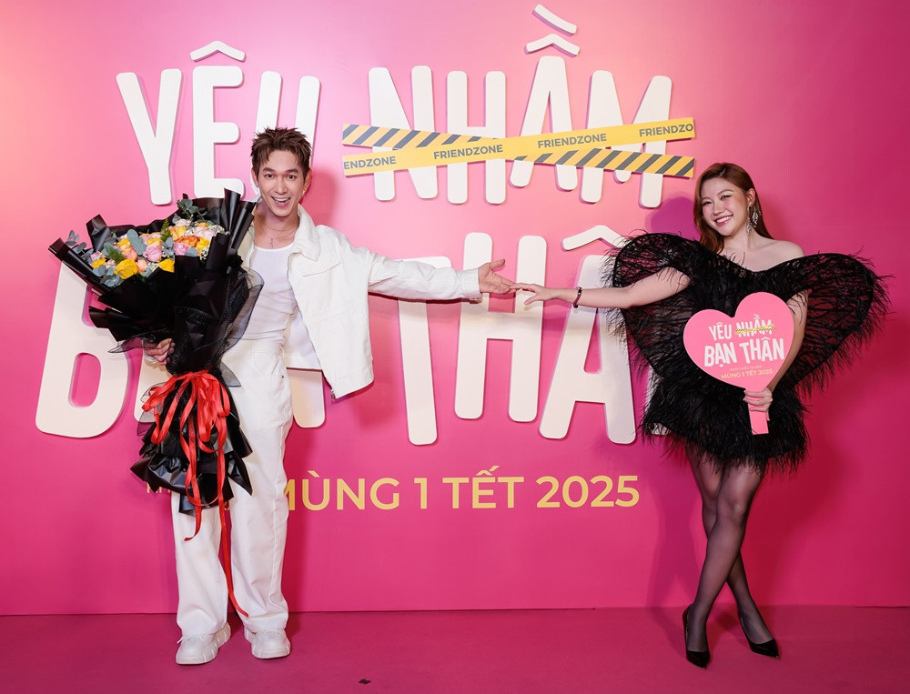 Cái chạm tay ngọt ngào giữa Song Luân và Uyển Ân.