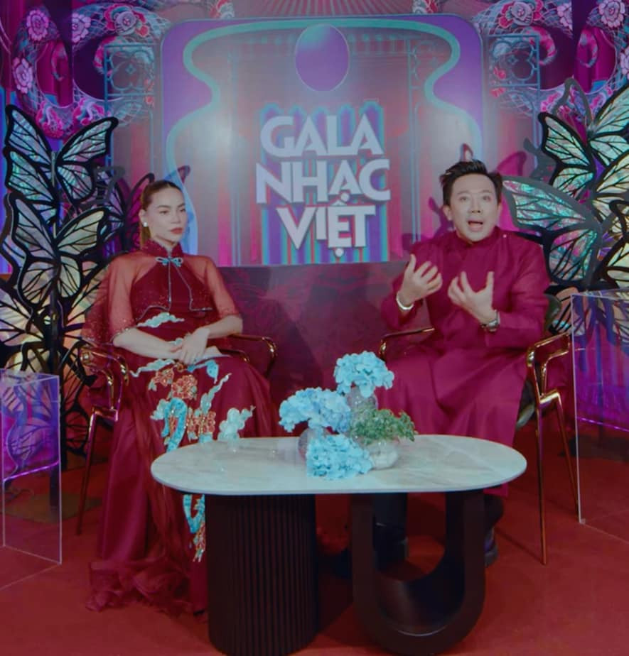 Hồ Ngọc Hà làm MC cùng Trấn Thành trong chương trình Gala Nhạc Việt. Hồ Ngọc Hà làm MC cùng Trấn Thành trong chương trình Gala Nhạc Việt.