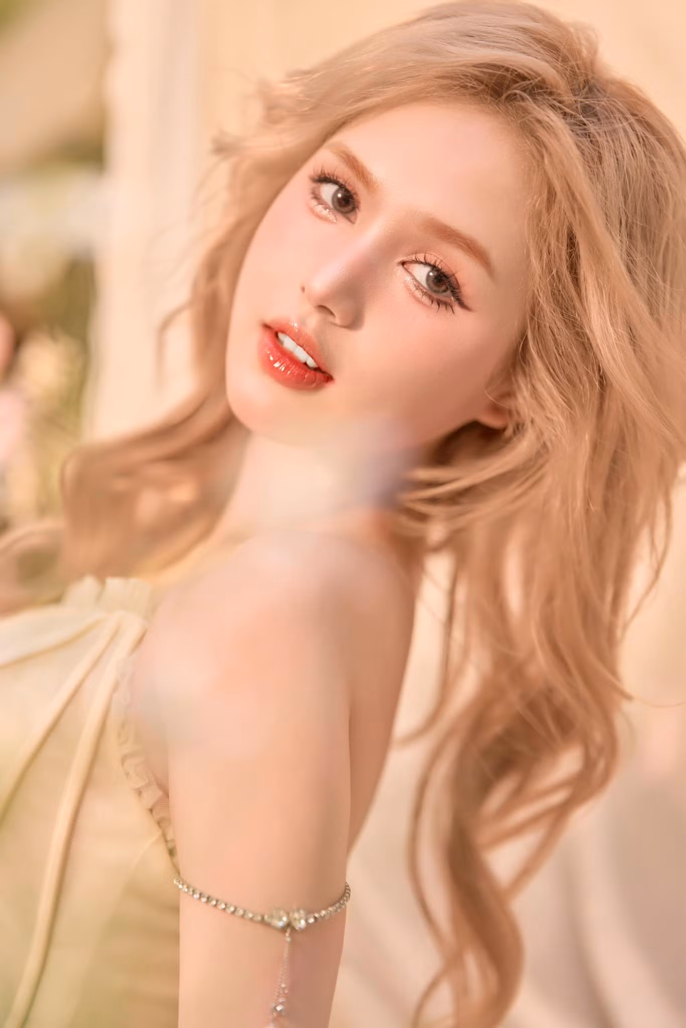 Xoài Non đã nghỉ học từ năm lớp 10 nên bị dân mạng so sánh với chồng.