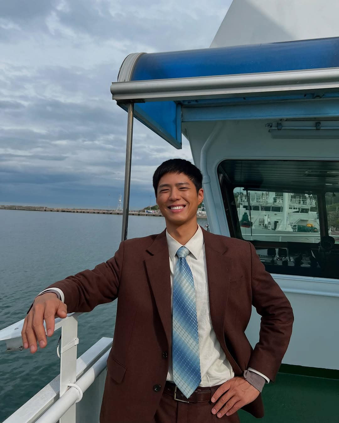 Dù vậy, khán giả vẫn thấy anh đẹp trai. Dù vậy, khán giả vẫn thấy anh đẹp trai.