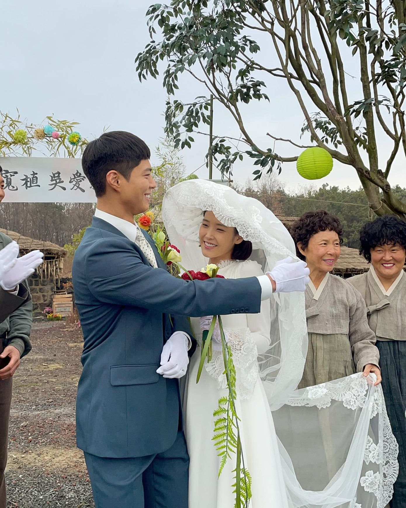 Gwan Sik là chàng trai trong mơ của nhiều cô gái. Gwan Sik là chàng trai trong mơ của nhiều cô gái.