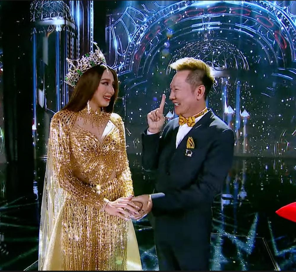 Thùy Tiên đang rất buồn khi mắc kẹt giữa mâu thuẫn của MGI và khán giả Việt Thùy Tiên đang rất buồn khi mắc kẹt giữa mâu thuẫn của MGI và khán giả Việt