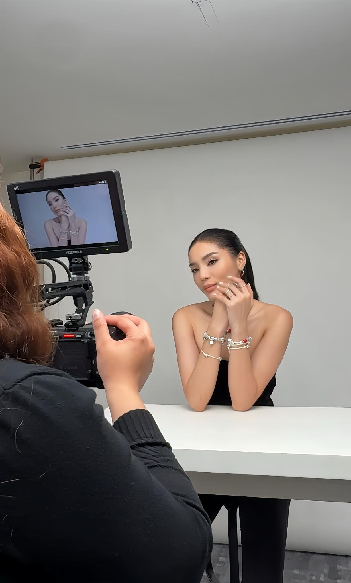 Kỳ Duyên xinh đẹp trong ảnh hậu trường bộ ảnh. Kỳ Duyên xinh đẹp trong ảnh hậu trường bộ ảnh.