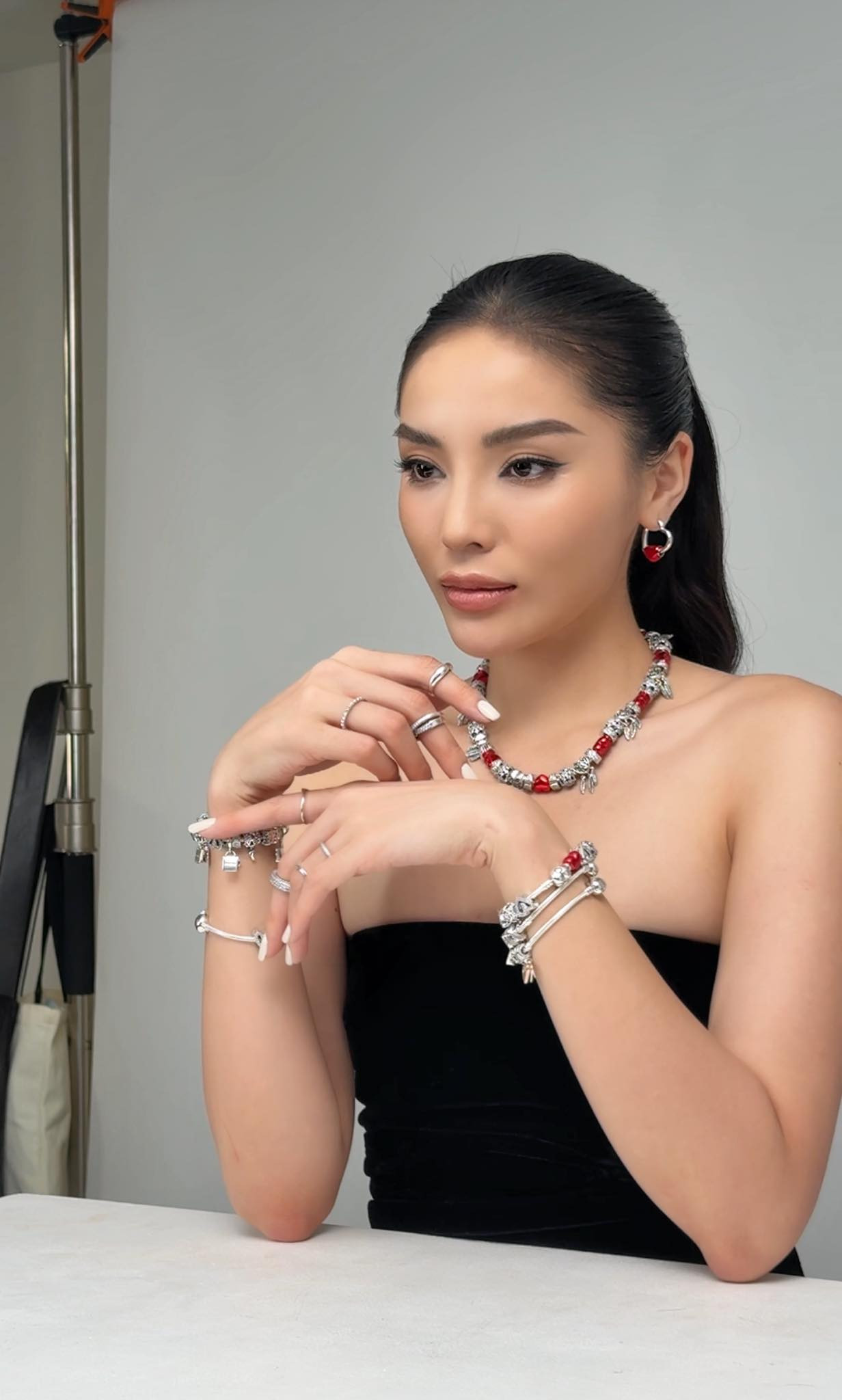 Kỳ Duyên xinh đẹp trong ảnh hậu trường bộ ảnh. Kỳ Duyên xinh đẹp trong ảnh hậu trường bộ ảnh.