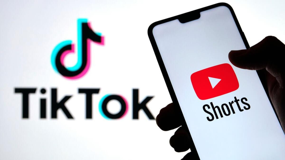 YouTube xuất hiện một đối thủ vô cùng đáng gờm: TikTok. YouTube xuất hiện một đối thủ vô cùng đáng gờm: TikTok.