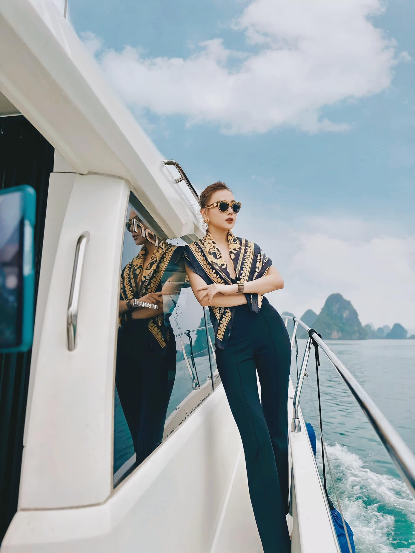 Phương Oanh tiết lộ kiếm được từ 1 đến 2 tỷ mỗi tháng. Phương Oanh tiết lộ kiếm được từ 1 đến 2 tỷ mỗi tháng.