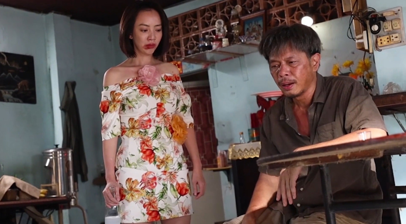 Hai cha con ông Xỉn gặp mâu thuẫn cực độ trên phim. Hai cha con ông Xỉn gặp mâu thuẫn cực độ trên phim.