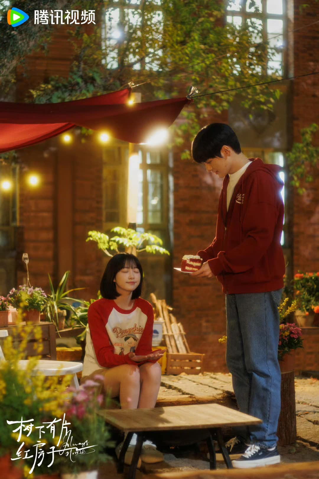 Dưới Tán Cây Có Ngôi Nhà Mái Đỏ đã phải đính chính lại tên phim.