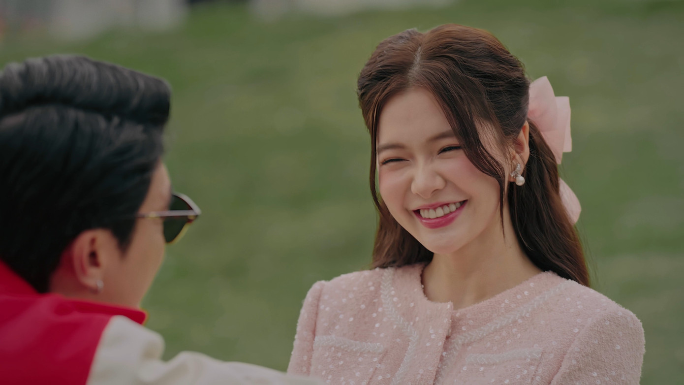 ... còn Yên Đan là tiểu thư điệu đà.