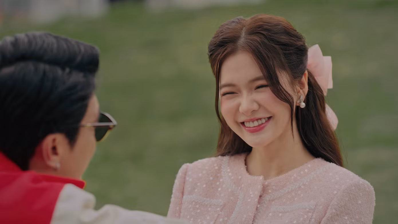 ... còn Yên Đan là tiểu thư điệu đà.