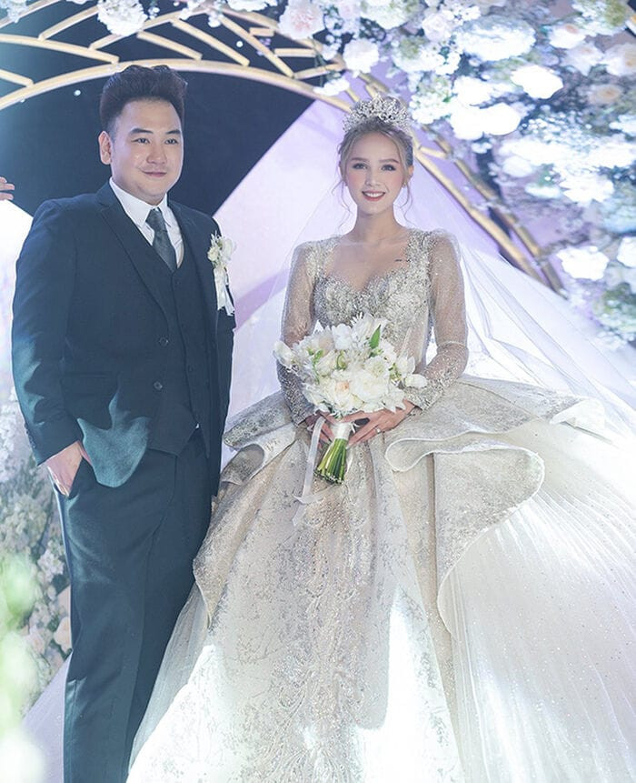 Xoài Non và Xemesis đã có một đám cưới hoành tráng năm 2020. Xoài Non và Xemesis đã có một đám cưới hoành tráng năm 2020.