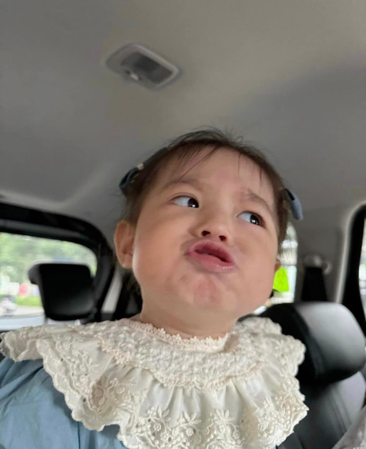 Điều netizen muốn thấy là những hình ảnh hồn nhiên vô tư của bé Pam.