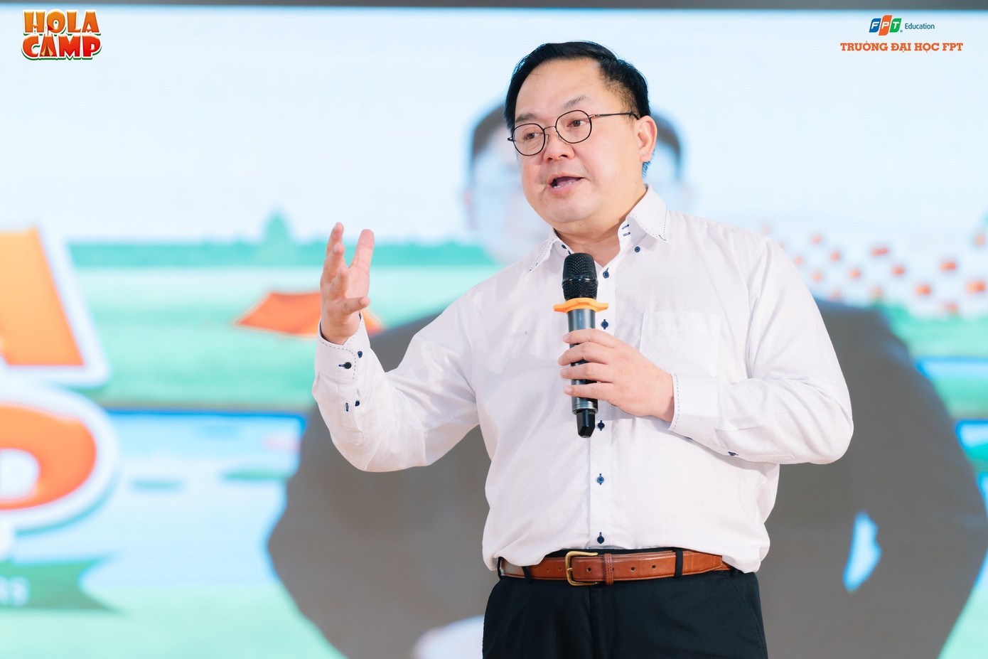 Thầy Hoàng Nam Tiến - Phó Chủ tịch Hội đồng trường, Trường Đại học FPT chia sẻ tại sự kiện Hola Camp 3