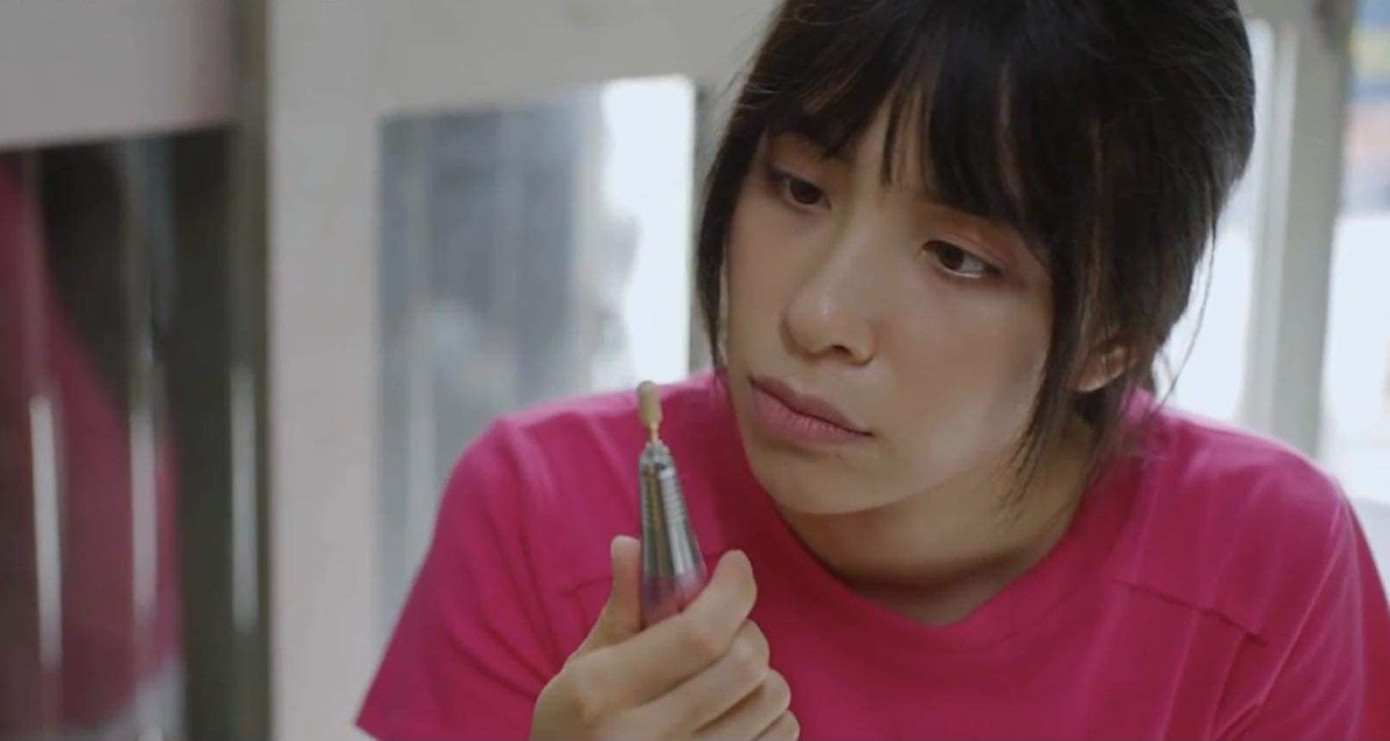 Cô thợ phụ của Đào từng bị khán giả chê là diễn hơi lố.