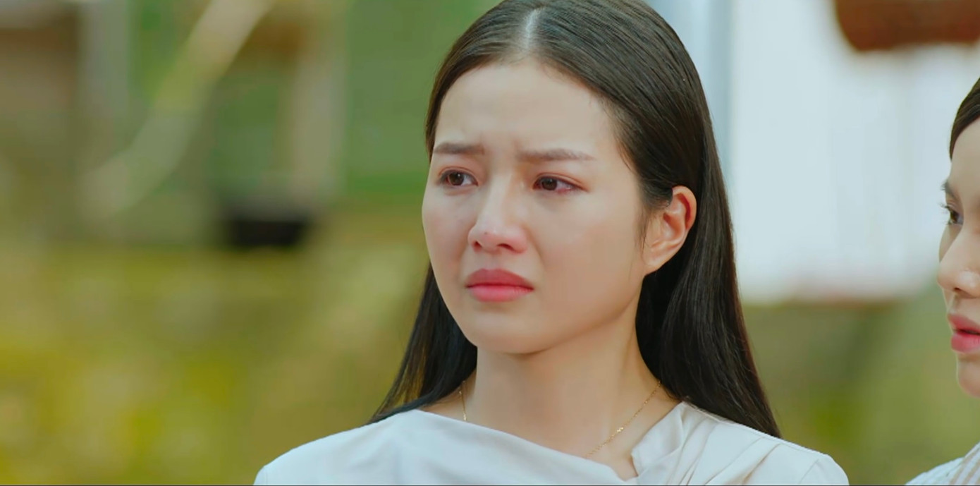 Trong khi vợ của Nghiêm buồn rầu vì chồng thờ ơ.