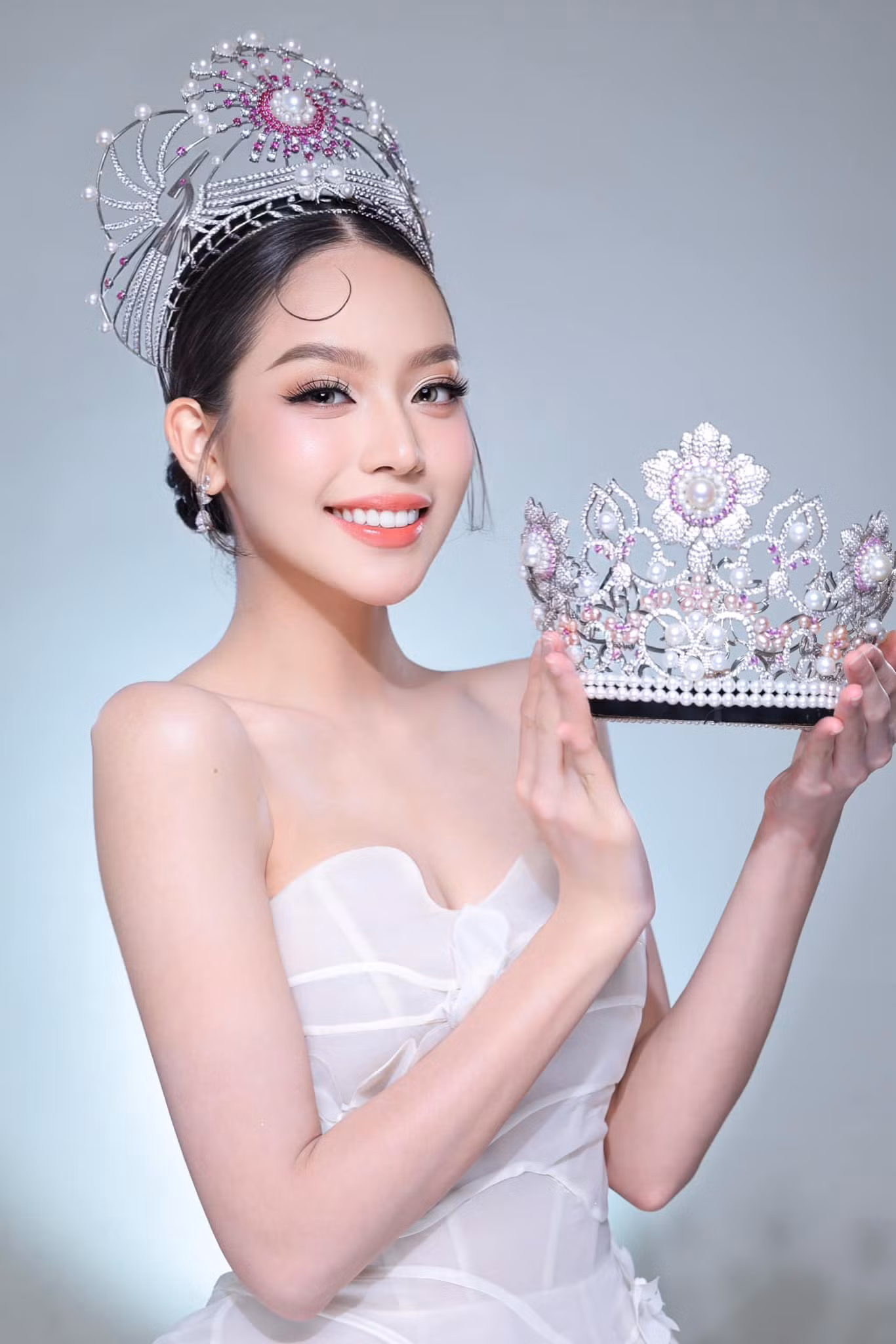 Thanh Thủy có cuộc sống thay đổi hẳn sau khi giành vương miện Hoa hậu Việt Nam.