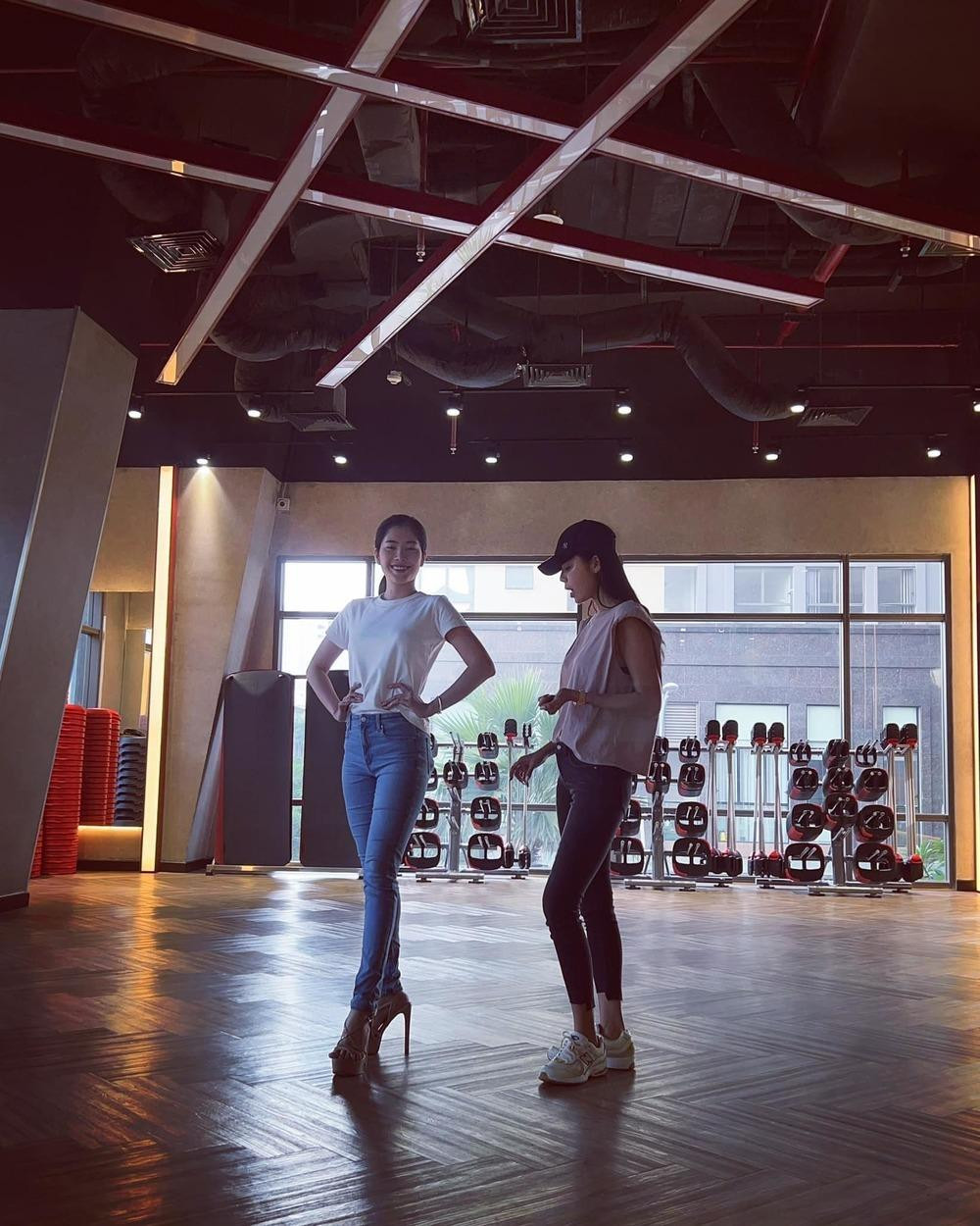 Cô mời Minh Tú chỉ dạy cho mình Cô mời Minh Tú chỉ dạy cho mình