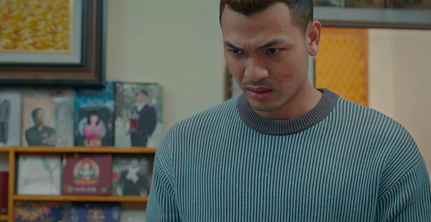 Mỹ Đình hồn nhiên xen vào chuyện tình cảm của Nam. Mỹ Đình hồn nhiên xen vào chuyện tình cảm của Nam.