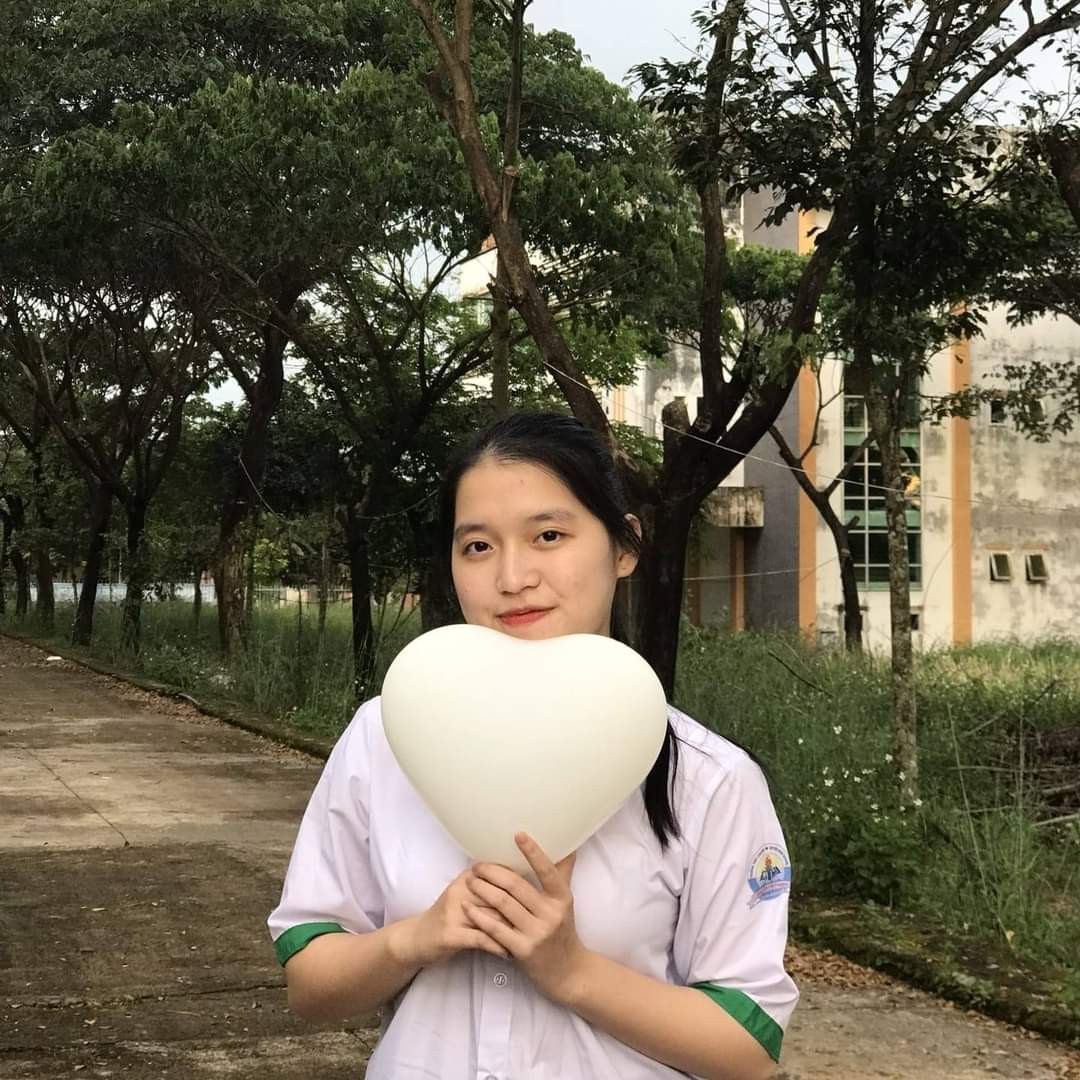 Bạn Trang Đinh, học sinh trường THPT chuyên Nguyễn Chí Thanh. Bạn Trang Đinh, học sinh trường THPT chuyên Nguyễn Chí Thanh.