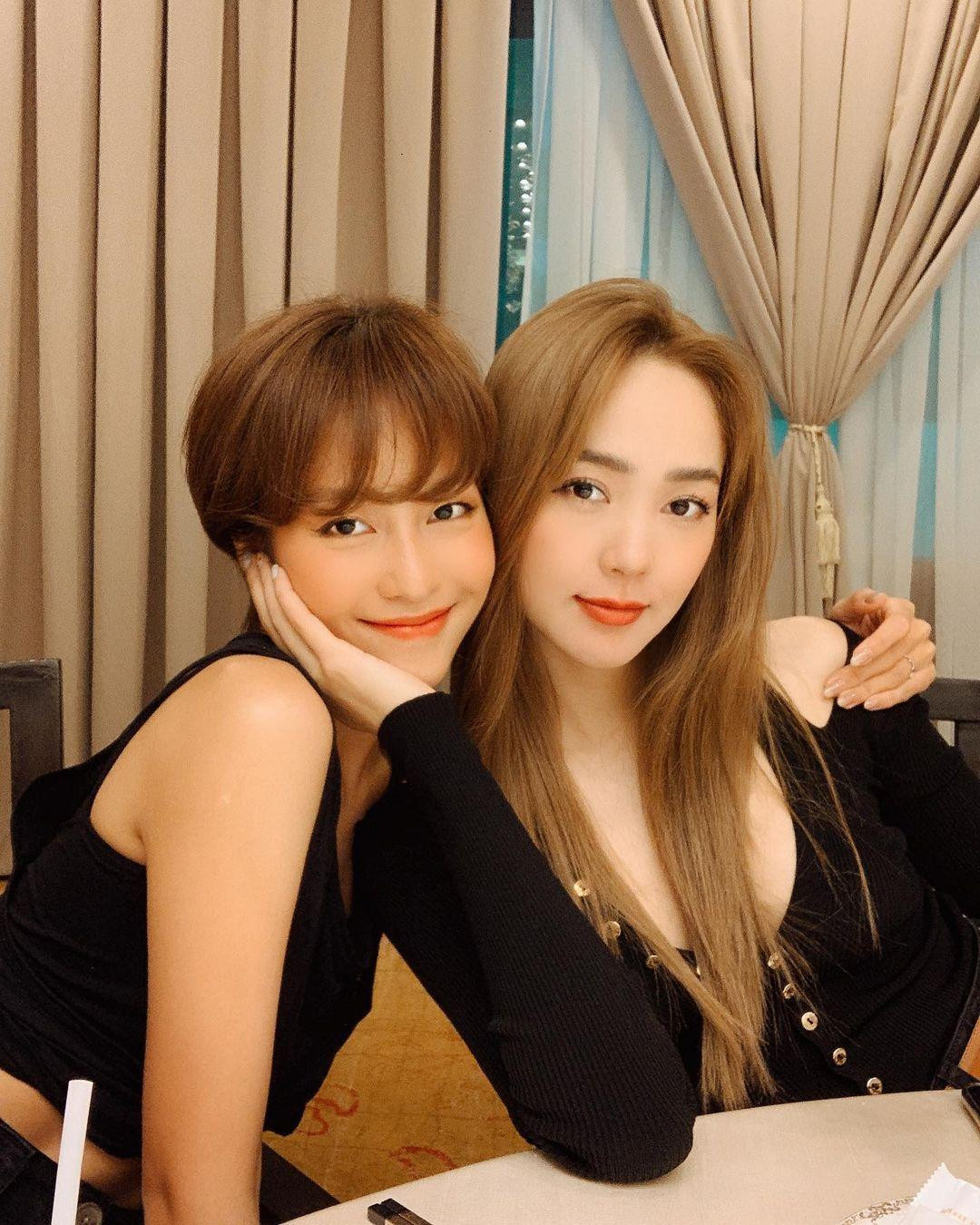 Minh Hằng, Khả Ngân là đôi bạn thân lâu năm của V-biz Minh Hằng, Khả Ngân là đôi bạn thân lâu năm của V-biz