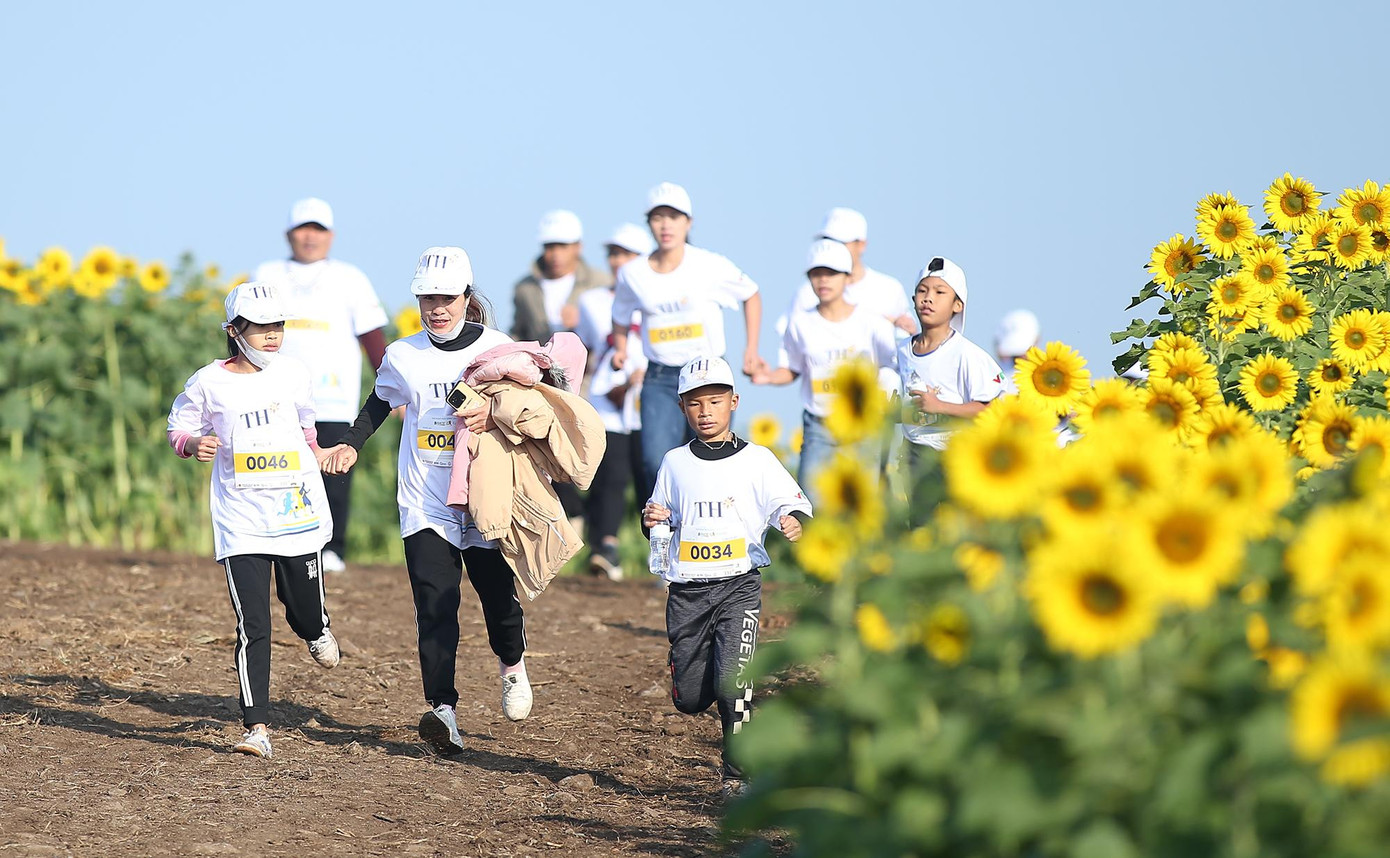 400 phụ huynh cùng con tham gia S-Race Family 1,5km để cổ vũ giải đấu