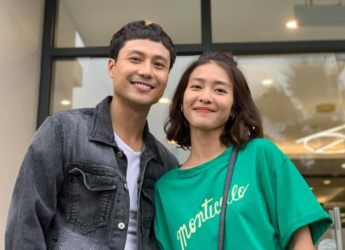 Netizen suy đoán anh chàng giúp đỡ Nhi theo hợp đồng với bố của cô Netizen suy đoán anh chàng giúp đỡ Nhi theo hợp đồng với bố của cô