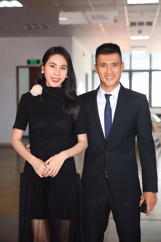 Trước đây Thủy Tiên thường mặc đồ ôm sát.