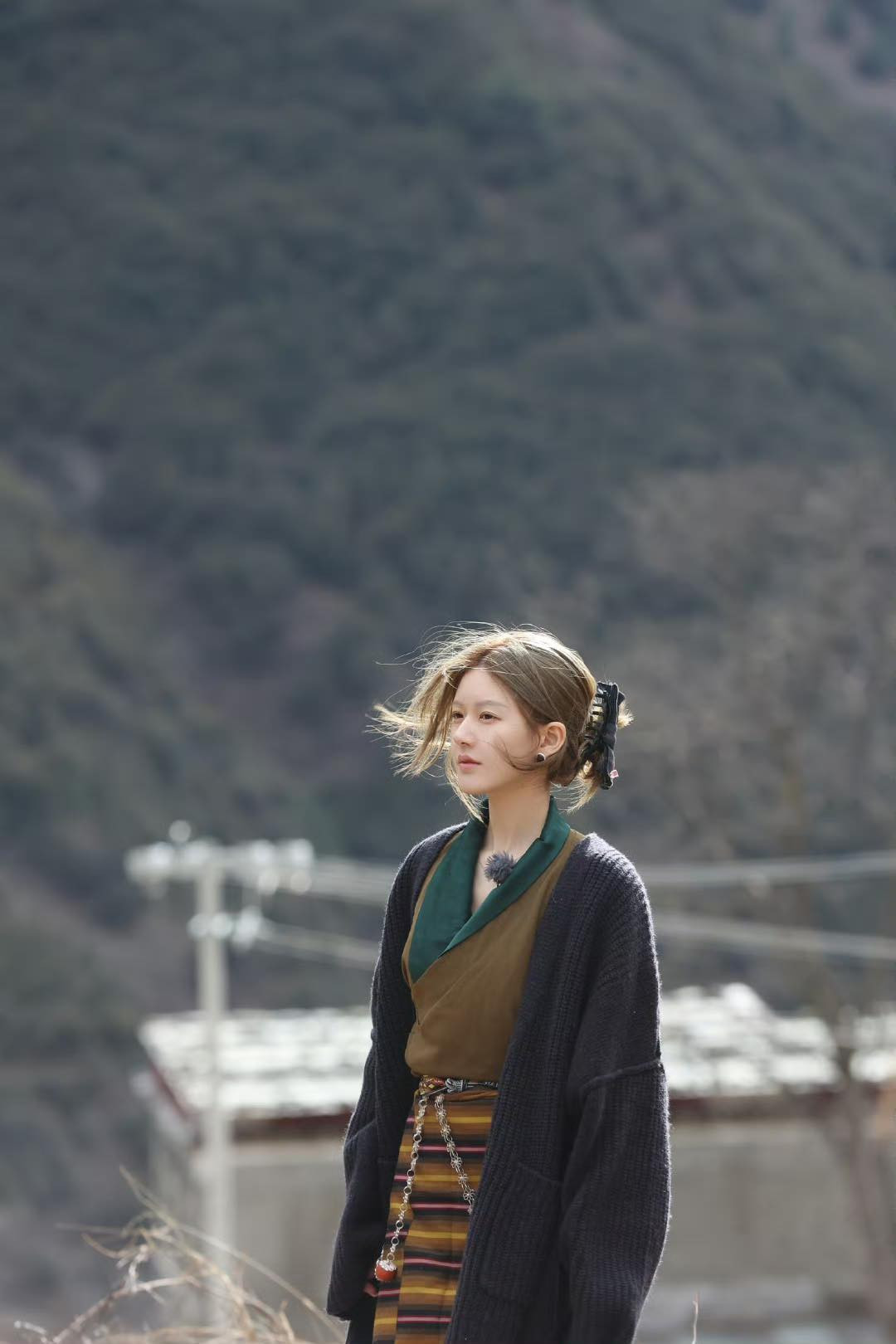 Triệu Lộ Tư tới vùng núi Tứ Xuyên để chữa lành sau sự cố sức khoẻ.