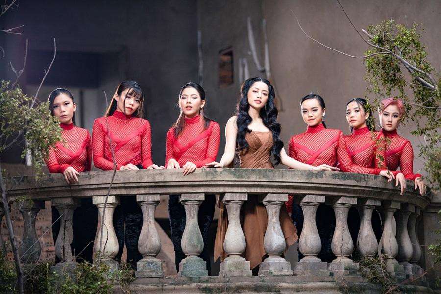 Chi Pu vào vai một ngôi sao đình đám Chi Pu vào vai một ngôi sao đình đám