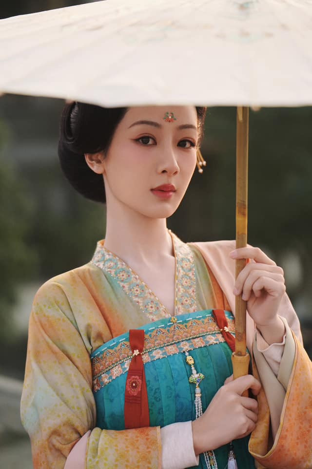 Vì thế khán giả khuyên Dương Tử tạm nghỉ đóng phim cổ trang.