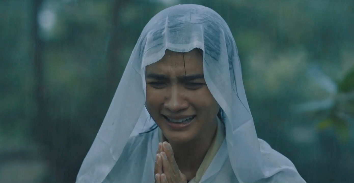 Phim Mẹ Biển tập trung vào nỗi đau sau cơn bão lớn.