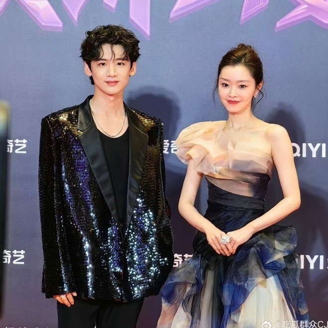 Lâu nay Bạch Kính Đình vẫn vướng tin đồn hẹn hò Tống Dật.