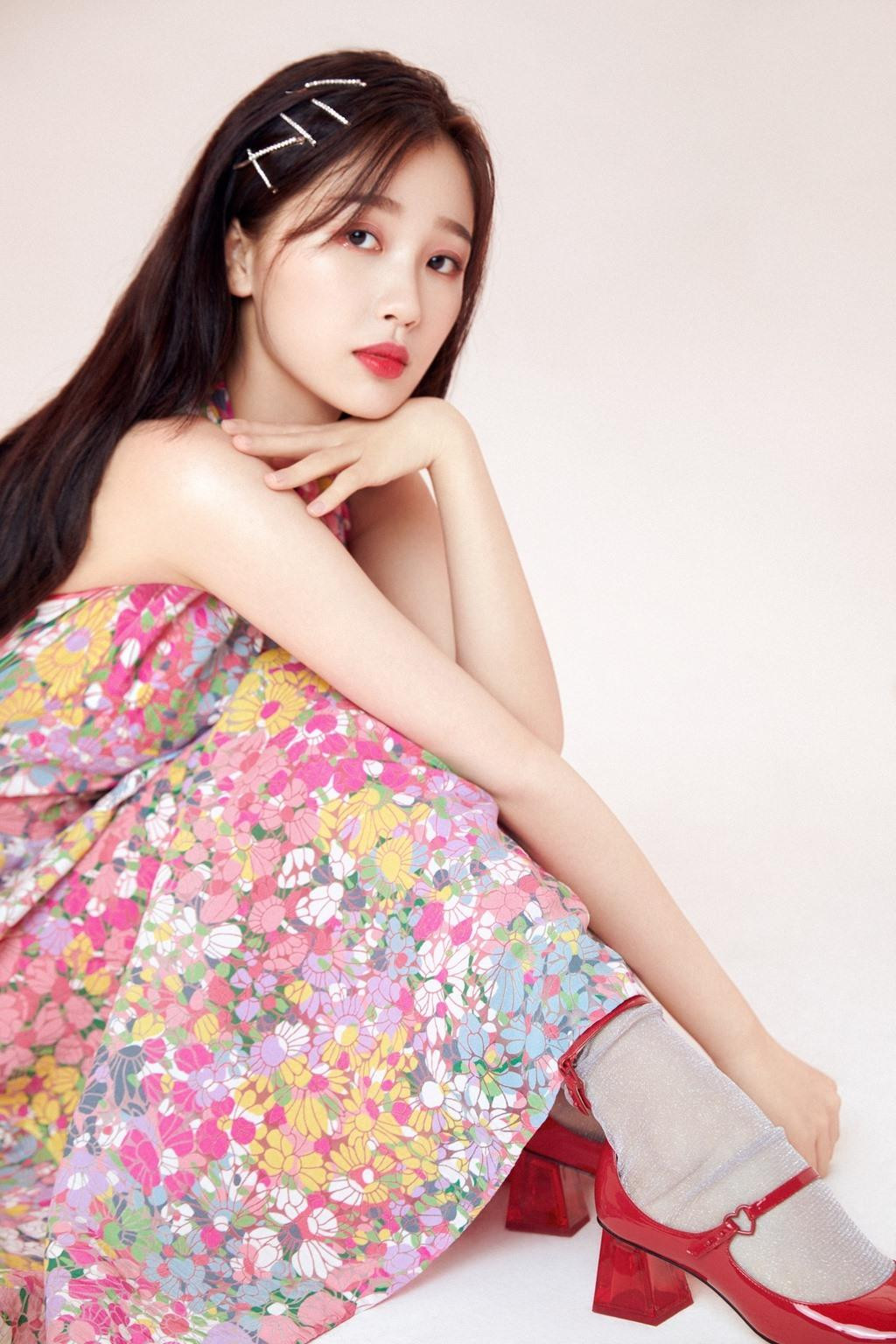 Nhiều người cho rằng Ngu Thư Hân chưa thể sánh bằng các đàn chị Nhiều người cho rằng Ngu Thư Hân chưa thể sánh bằng các đàn chị