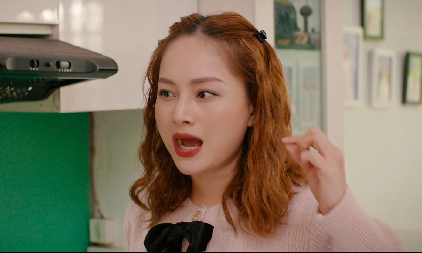 Cô gây chuyện nhưng sau đó lại khóc lóc ăn vạ. Cô gây chuyện nhưng sau đó lại khóc lóc ăn vạ.