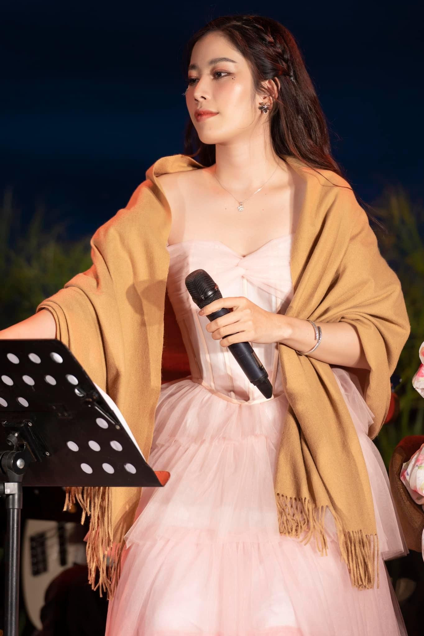 Hành động của Nam Em gây tranh cãi Hành động của Nam Em gây tranh cãi