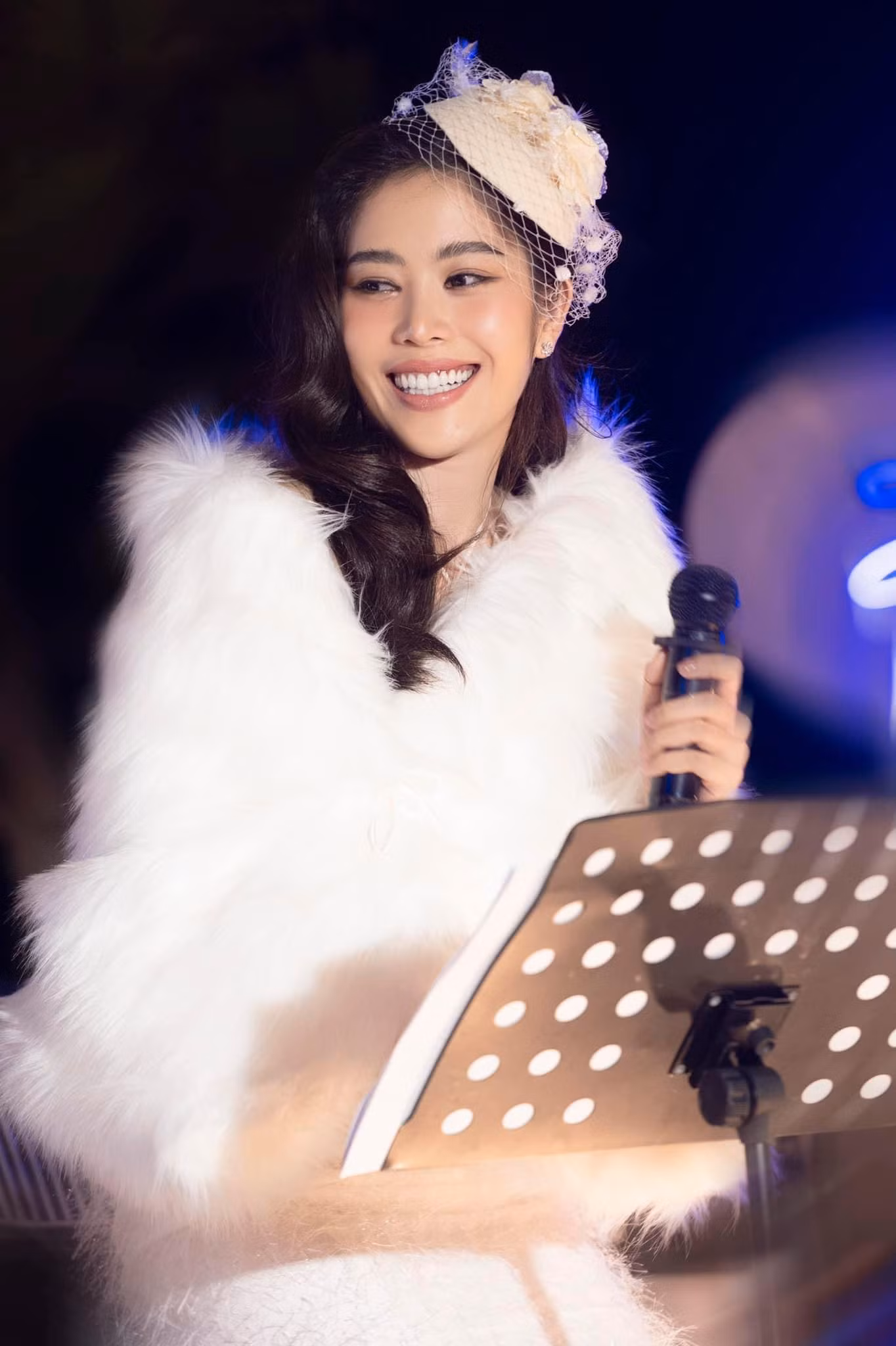 Nam Em từng xin lỗi vì hát nhạc không bản quyền Nam Em từng xin lỗi vì hát nhạc không bản quyền