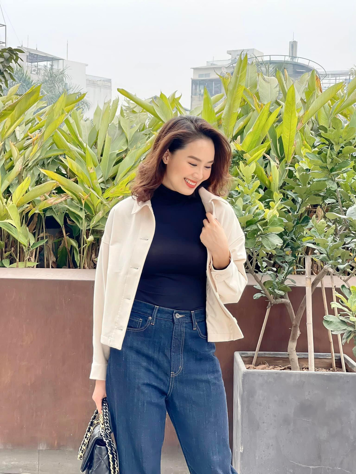 Tiếc rằng Hồng Diễm chỉ nhận giải qua mạng và còn không phát biểu Tiếc rằng Hồng Diễm chỉ nhận giải qua mạng và còn không phát biểu