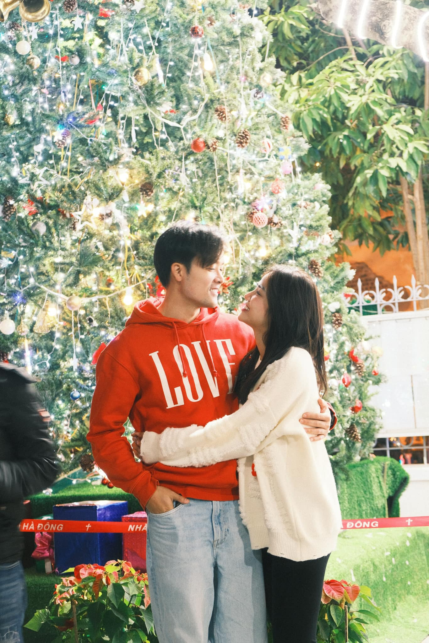 Bạn trai Anh Đào cũng là diễn viên. Bạn trai Anh Đào cũng là diễn viên.