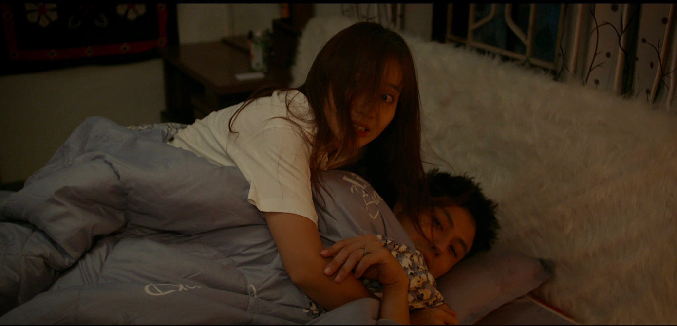 Hai người gặp nhiều tình huống dở khóc dở cười. Hai người gặp nhiều tình huống dở khóc dở cười.