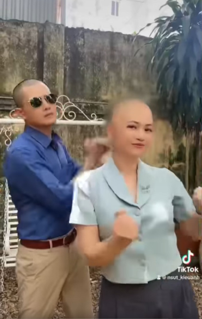 Thì ra đây chỉ là phút nhí nhố của diễn viên Kiều Anh mà thôi. Thì ra đây chỉ là phút nhí nhố của diễn viên Kiều Anh mà thôi.