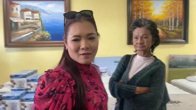 Ca sĩ Kim Ngân ăn mặc chỉn chu hơn trước Ca sĩ Kim Ngân ăn mặc chỉn chu hơn trước