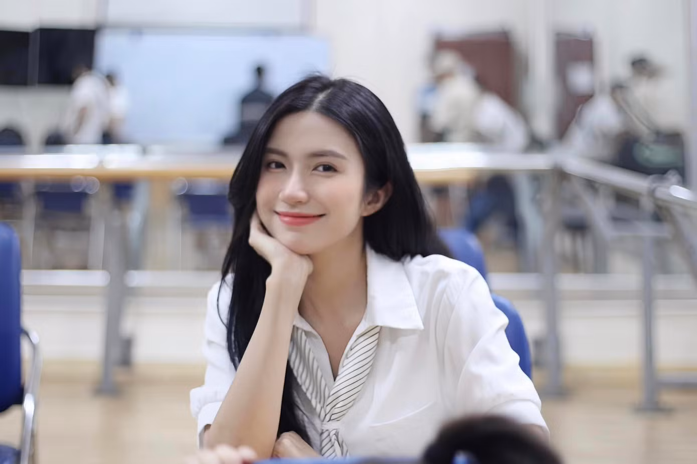 Tạo hình của cô trong hai phim nhìn khá giống nhau.