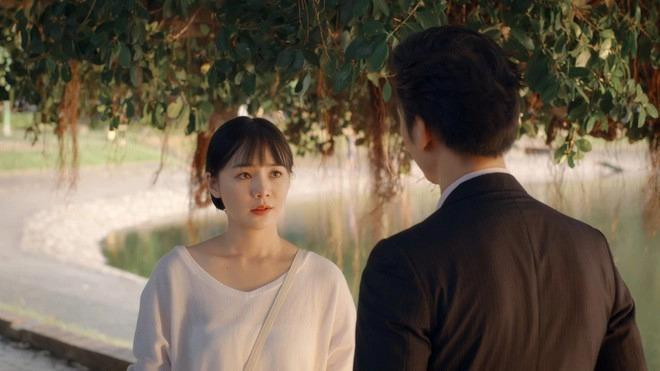 Cô thay đổi tạo hình bằng cách để tóc mái Cô thay đổi tạo hình bằng cách để tóc mái