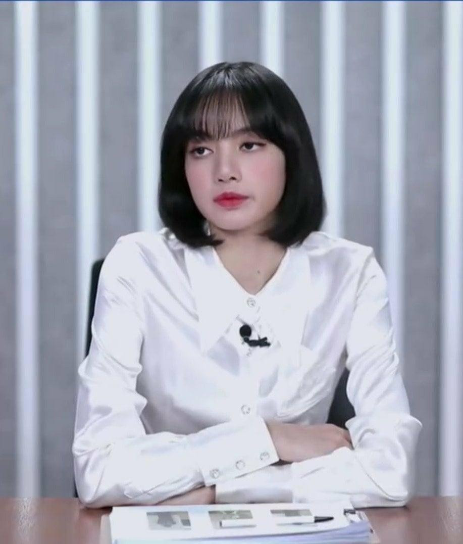 Lisa cực nghiêm túc trong Thanh Xuân Có Bạn. Lisa cực nghiêm túc trong Thanh Xuân Có Bạn.