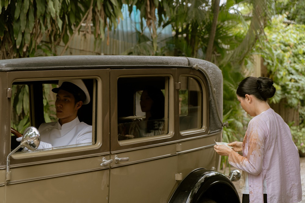 Gia cảnh trái ngược của Ba Trà và Tư Nhị Gia cảnh trái ngược của Ba Trà và Tư Nhị