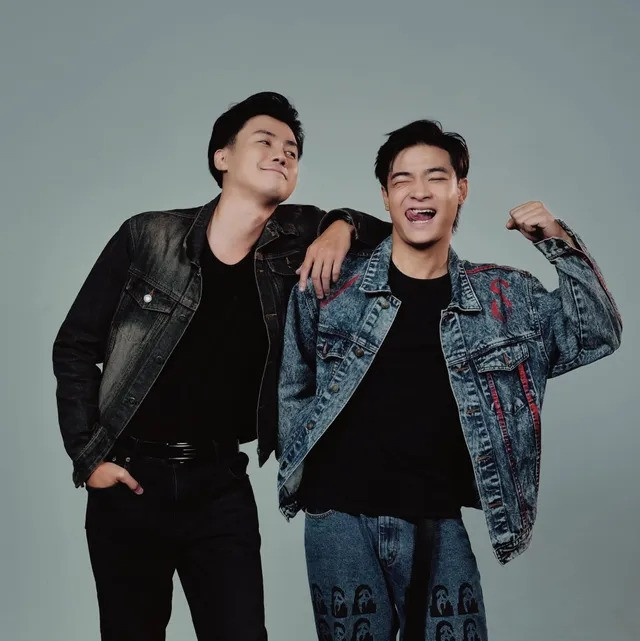 Hoài Vũ và Vương Anh Ole đóng vai đôi bạn thân. Hoài Vũ và Vương Anh Ole đóng vai đôi bạn thân.