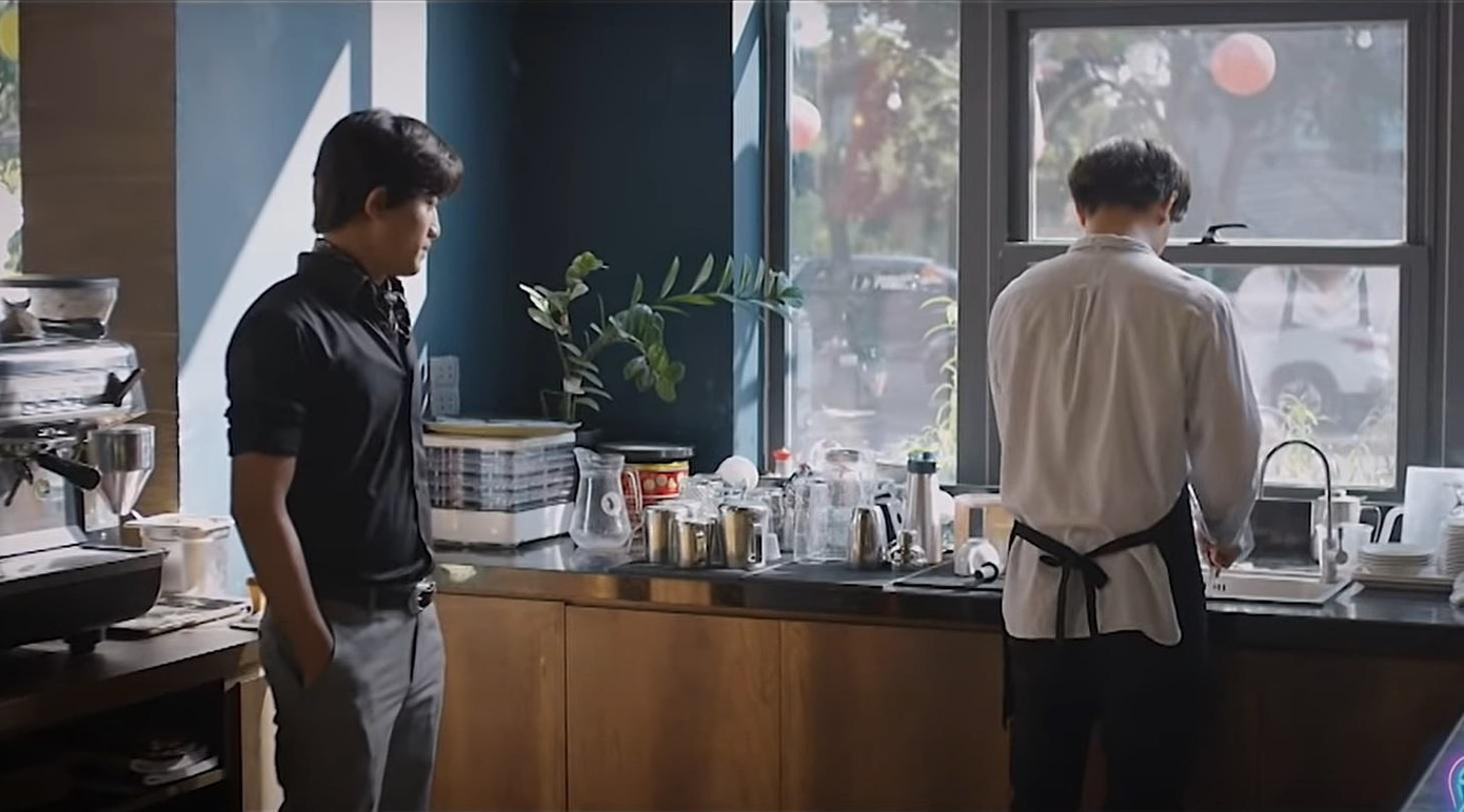 Đông Phong dò hỏi Bách chuyện ở quê Đông Phong dò hỏi Bách chuyện ở quê