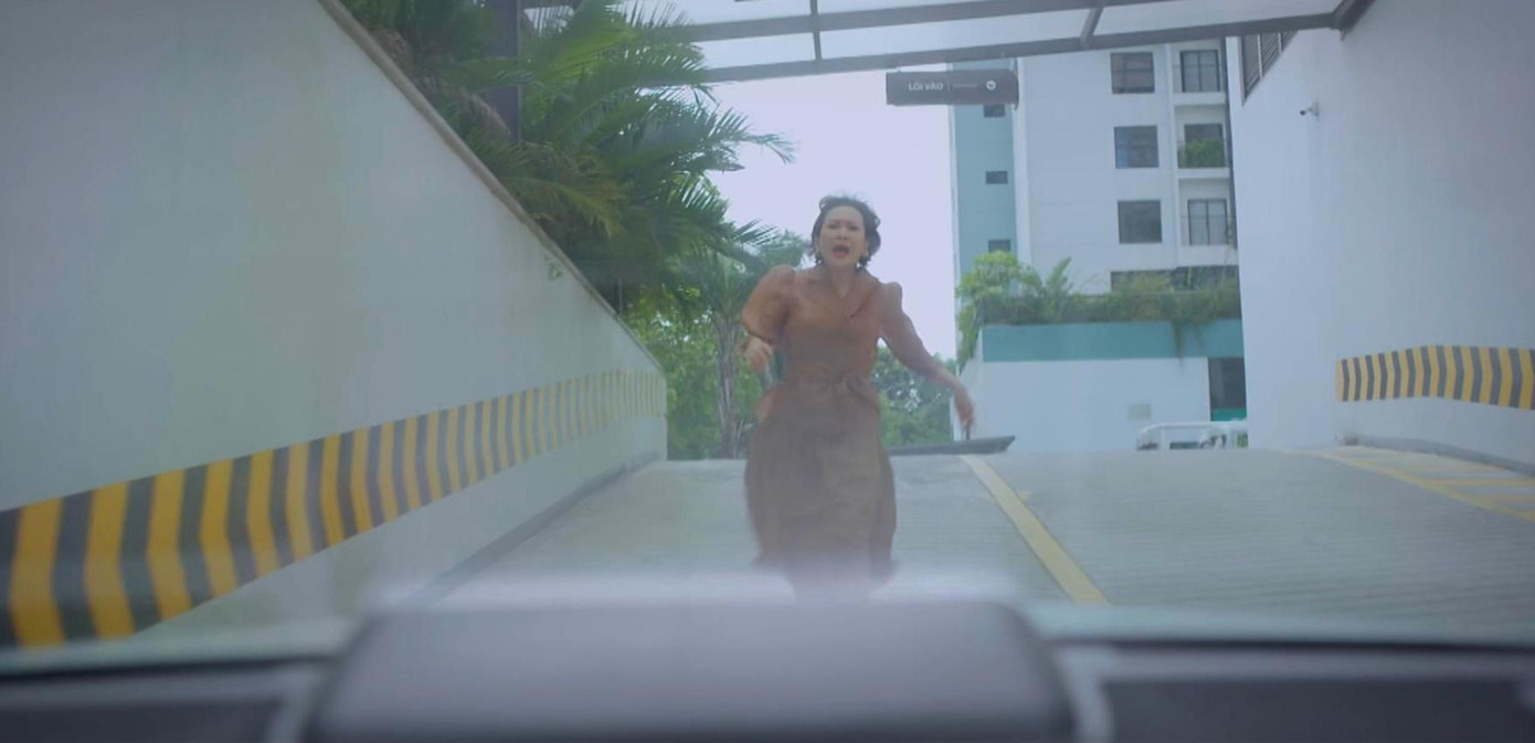 Đến lượt bà Nhung phải đuổi theo con gái mình Đến lượt bà Nhung phải đuổi theo con gái mình