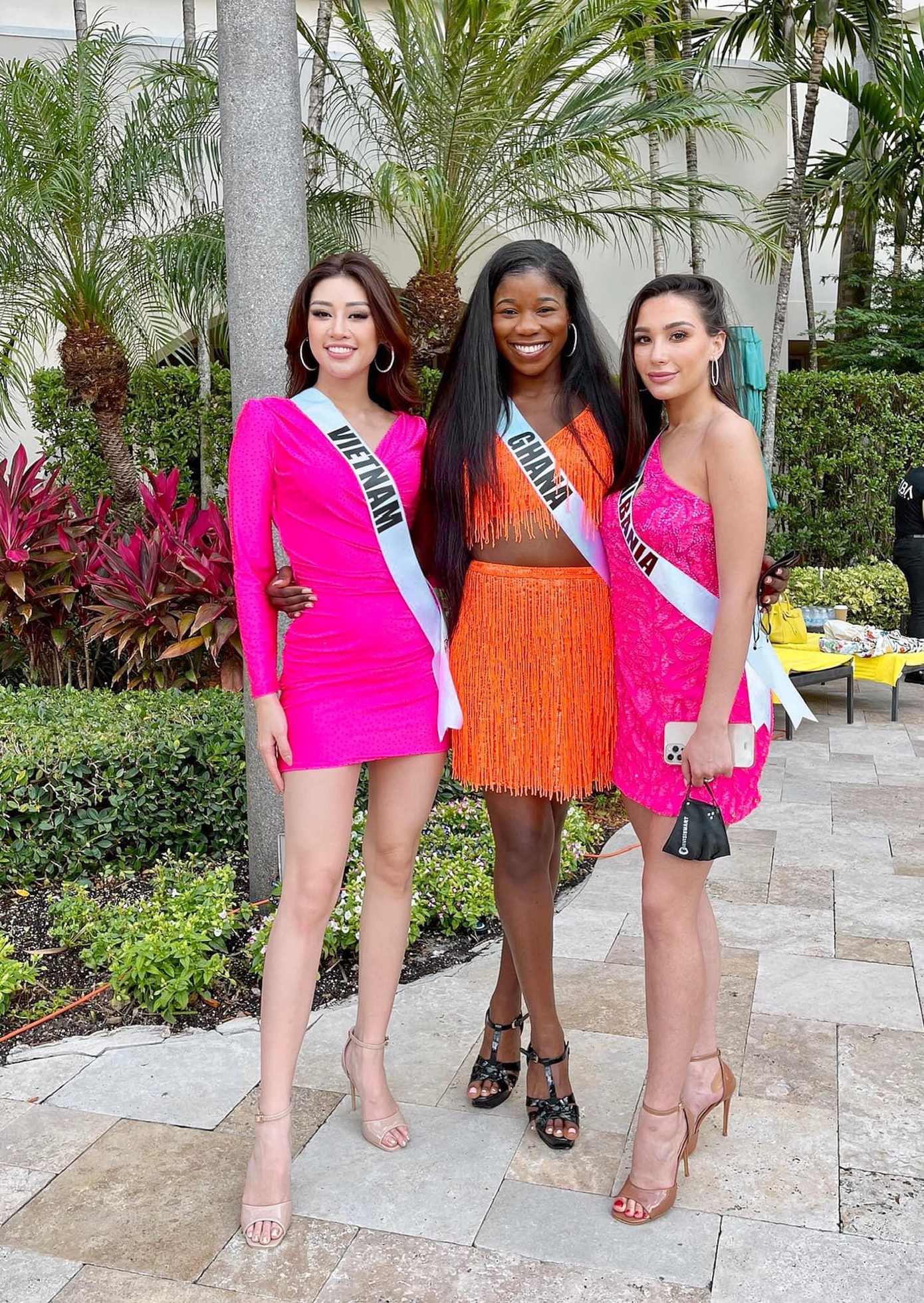 Khánh Vân thường bị dìm dáng trong trang phục mà BTS chỉ định Khánh Vân thường bị dìm dáng trong trang phục mà BTS chỉ định