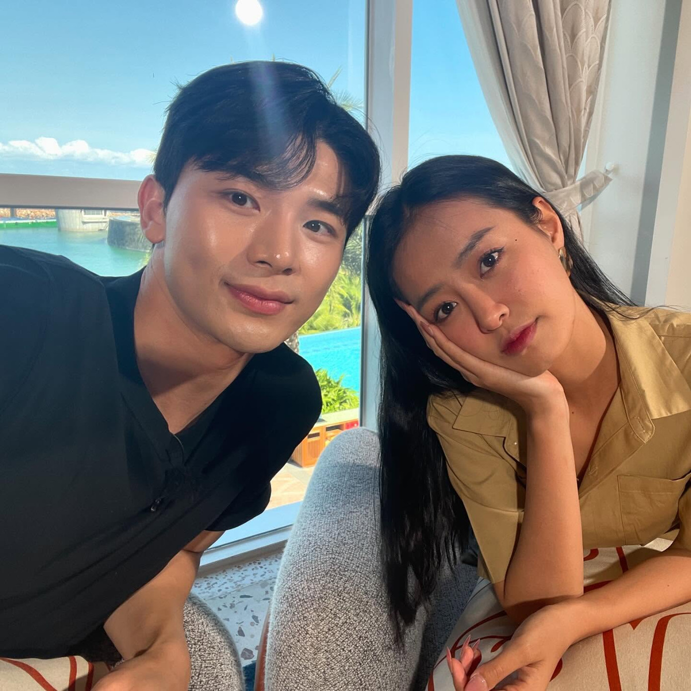 Minuk và Bùi Khánh Linh thân thiết từ trong show ra ngoài đời. Minuk và Bùi Khánh Linh thân thiết từ trong show ra ngoài đời.